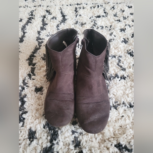 American Eagle Brown fringe booties.  size 7 - Picture 2 of 5